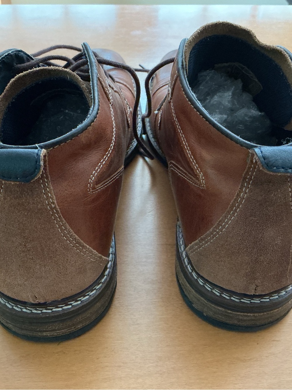 Men's Tan Leather Chukka Boots with Contrast Stitching - Picture 3 of 8